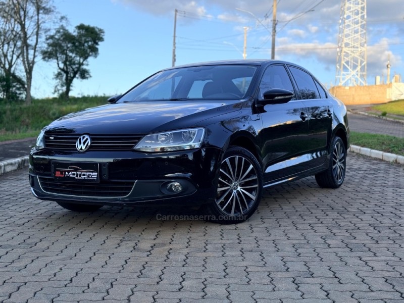 JETTA 2.0 TSI HIGHLINE 211CV GASOLINA 4P DSG - 2011 - CASCA