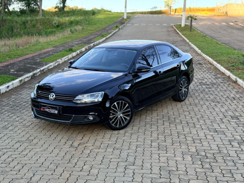 JETTA 2.0 TSI HIGHLINE 211CV GASOLINA 4P DSG - 2011 - CASCA
