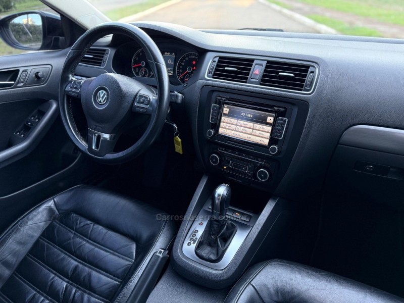 JETTA 2.0 TSI HIGHLINE 211CV GASOLINA 4P DSG - 2011 - CASCA