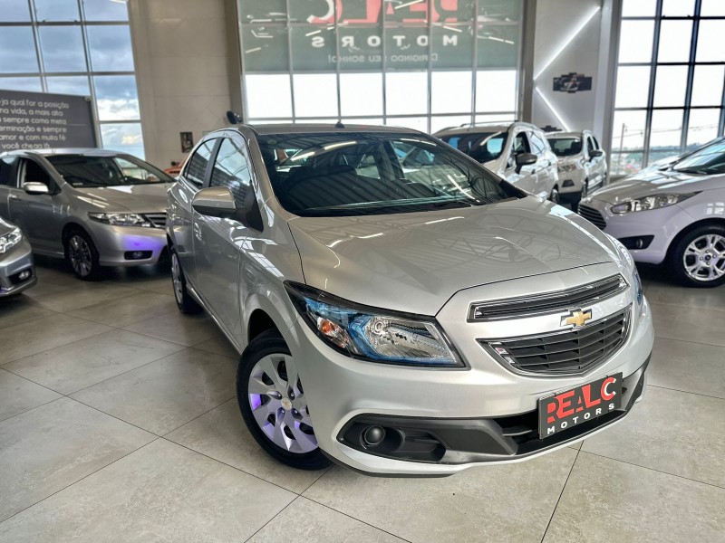 ONIX 1.4 MPFI LT 8V FLEX 4P MANUAL - 2015 - CAXIAS DO SUL