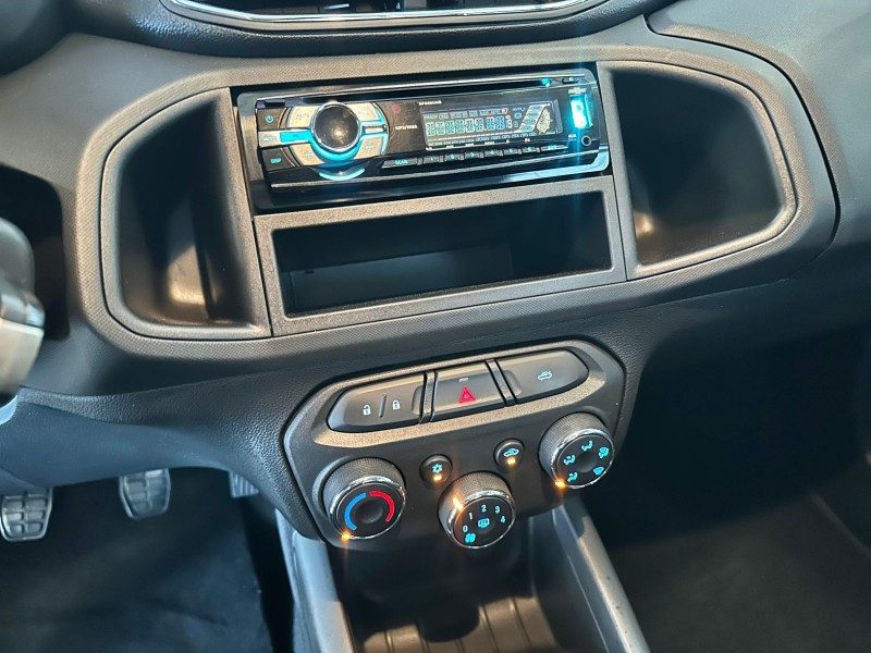 ONIX 1.4 MPFI LT 8V FLEX 4P MANUAL - 2015 - CAXIAS DO SUL