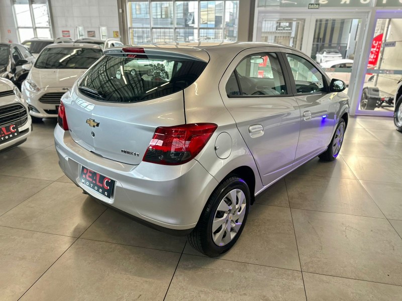 ONIX 1.4 MPFI LT 8V FLEX 4P MANUAL - 2015 - CAXIAS DO SUL
