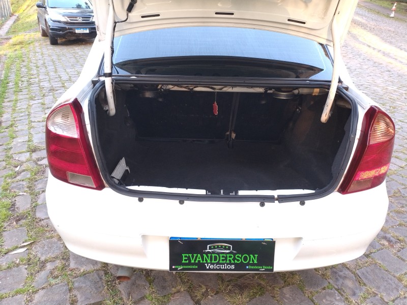 CORSA 1.4 MPFI MAXX SEDAN 8V FLEX 4P MANUAL - 2008 - CAXIAS DO SUL