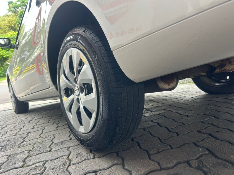 VOYAGE 1.0 12V MPI TOTALFLEX COMFORTLINE 4P MANUAL - 2011 - TRêS COROAS