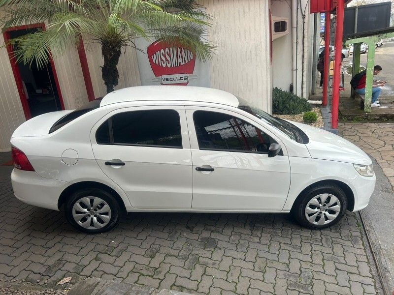 VOYAGE 1.0 12V MPI TOTALFLEX COMFORTLINE 4P MANUAL - 2011 - TRêS COROAS