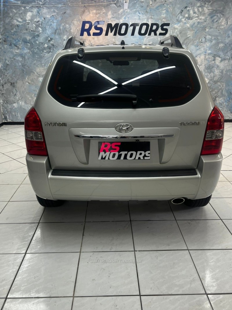 TUCSON 2.0 MPFI GLS 16V 143CV 2WD FLEX 4P AUTOMÁTICO - 2011 - CAXIAS DO SUL