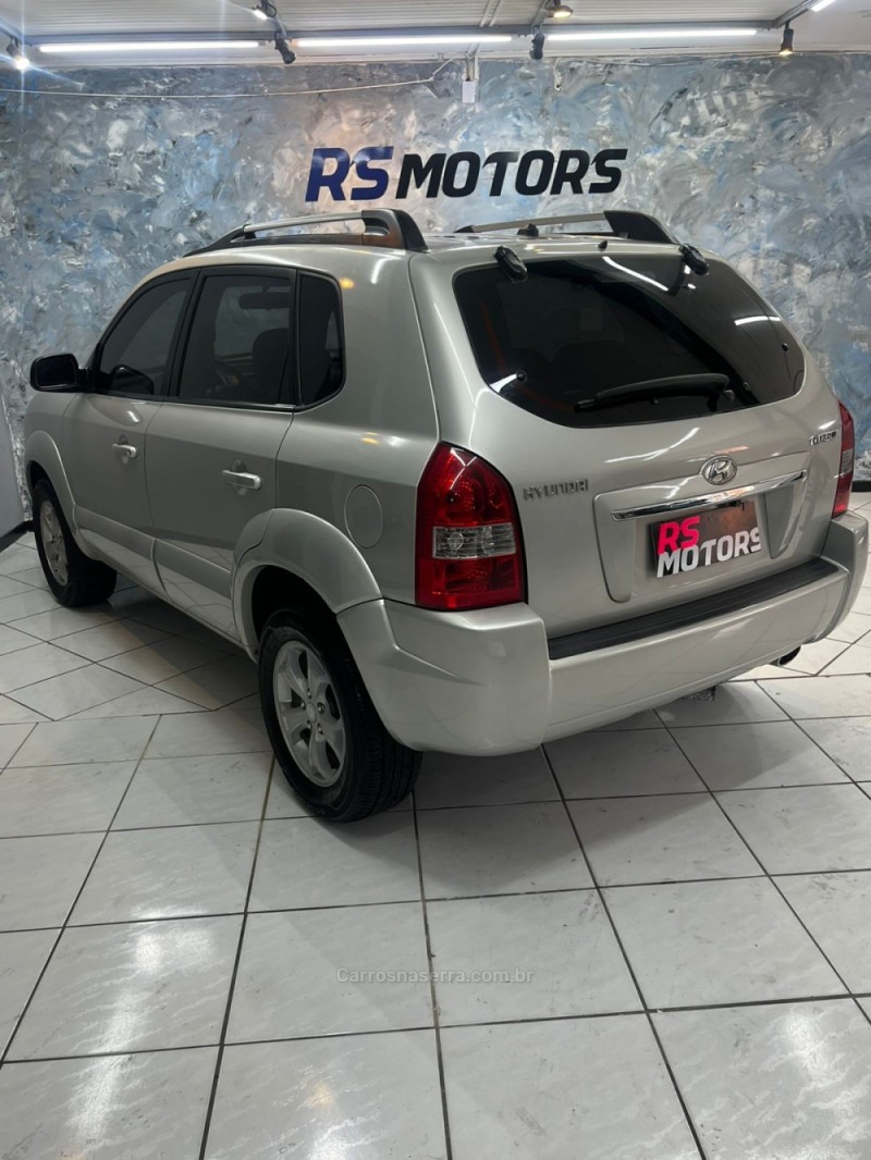 TUCSON 2.0 MPFI GLS 16V 143CV 2WD FLEX 4P AUTOMÁTICO - 2011 - CAXIAS DO SUL