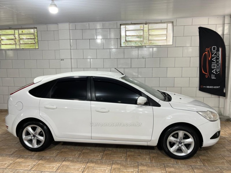 FOCUS 1.6 GLX 16V FLEX 4P MANUAL - 2013 - BENTO GONçALVES
