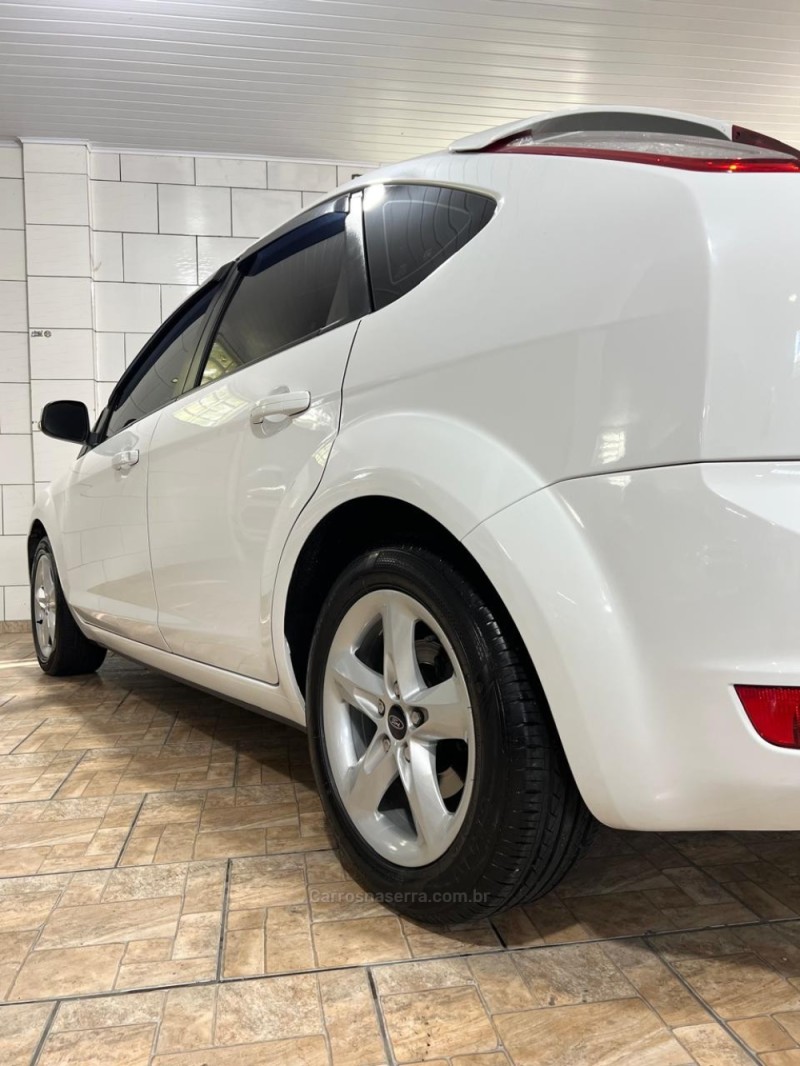 FOCUS 1.6 GLX 16V FLEX 4P MANUAL - 2013 - BENTO GONçALVES