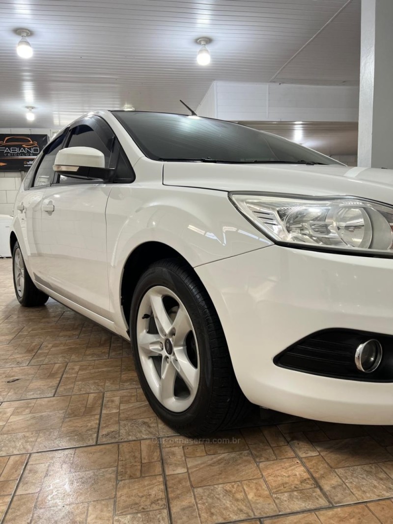 FOCUS 1.6 GLX 16V FLEX 4P MANUAL - 2013 - BENTO GONçALVES