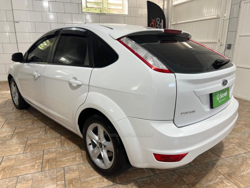 FOCUS 1.6 GLX 16V FLEX 4P MANUAL - 2013 - BENTO GONçALVES