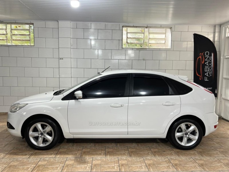 FOCUS 1.6 GLX 16V FLEX 4P MANUAL - 2013 - BENTO GONçALVES