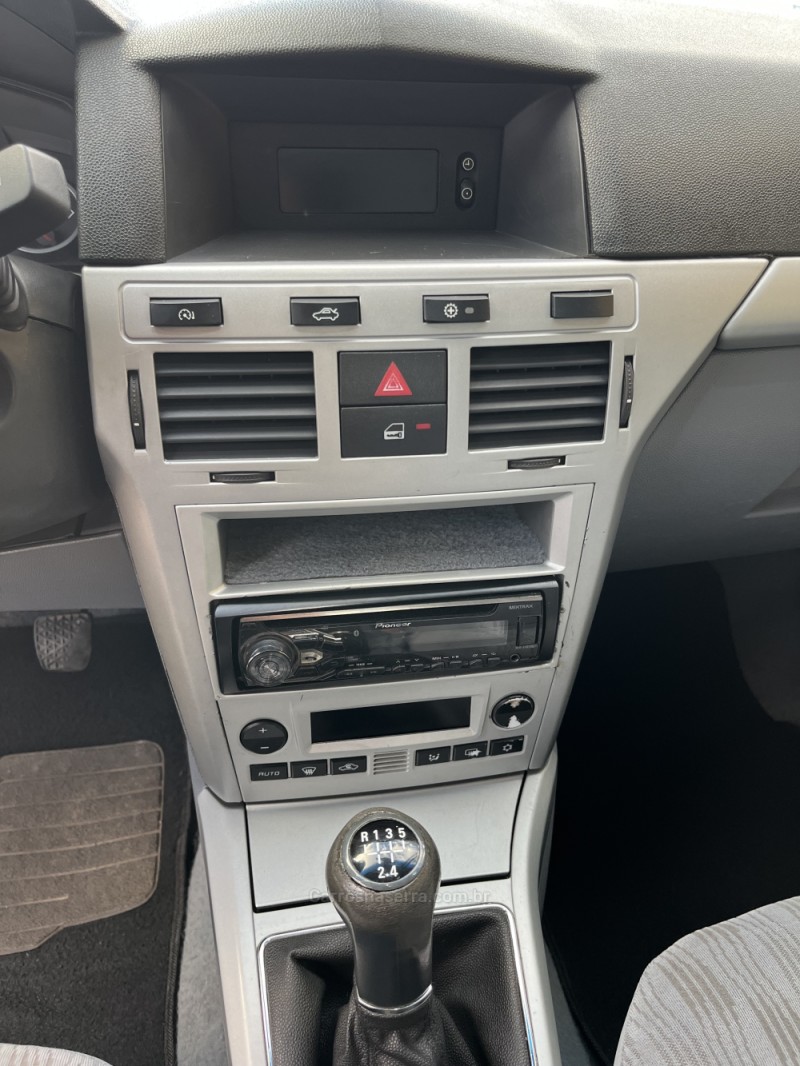 VECTRA 2.0 MPFI ELEGANCE 8V 140CV FLEX 4P MANUAL - 2008 - CAXIAS DO SUL