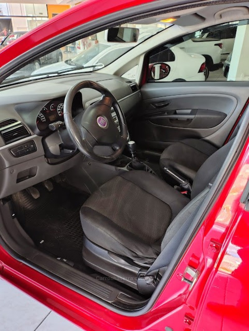 PUNTO 1.4 ATTRACTIVE 8V FLEX 4P MANUAL - 2011 - NOVA PRATA
