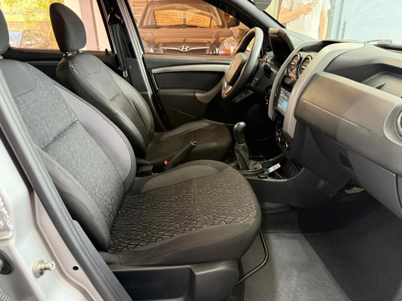 DUSTER 1.6 EXPRESSION 4X2 16V FLEX 4P MANUAL - 2016 - FARROUPILHA
