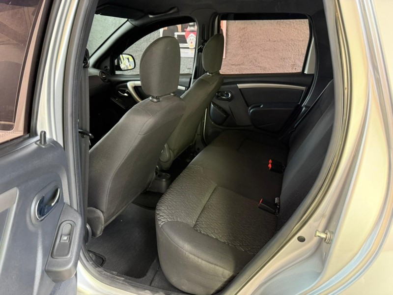 DUSTER 1.6 EXPRESSION 4X2 16V FLEX 4P MANUAL - 2016 - FARROUPILHA