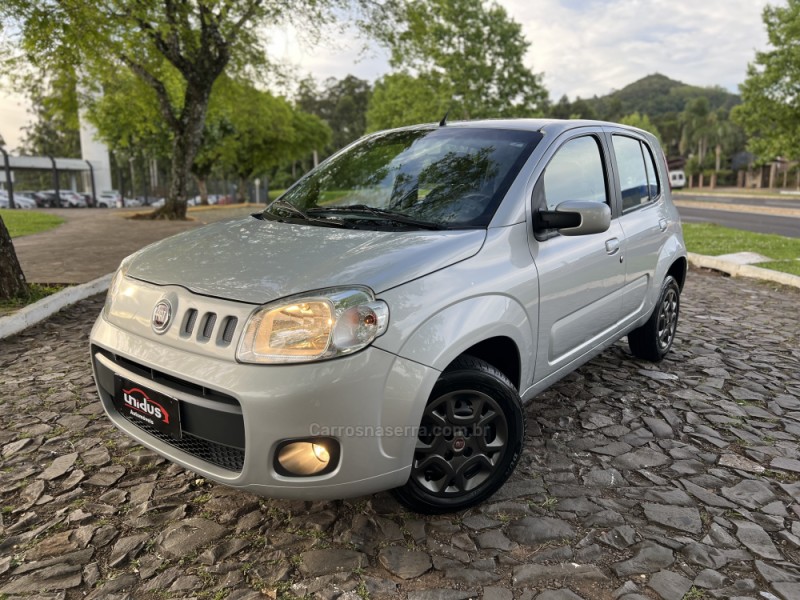 UNO 1.0 EVO VIVACE 8V FLEX 4P MANUAL