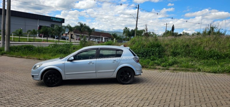 VECTRA 2.0 MPFI GT HATCH 8V FLEX 4P AUTOMÁTICO - 2009 - IVOTI