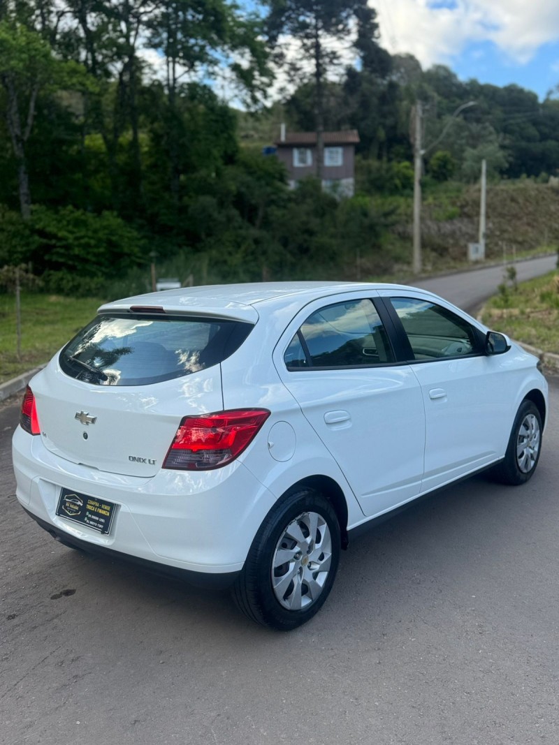 ONIX 1.4 MPFI LT 8V FLEX 4P MANUAL - 2013 - BENTO GONçALVES