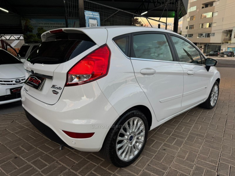 FIESTA 1.6 TITANIUM HATCH 16V FLEX 4P AUTOMÁTICO - 2014 - TAPEJARA