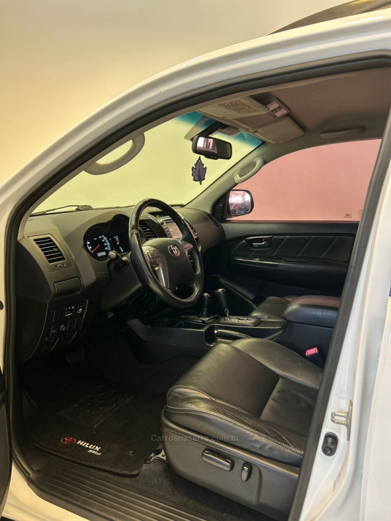 HILUX SW4 3.0 SRV 4X4 7 LUGARES 16V TURBO INTERCOOLER DIESEL 4P AUTOMÁTICO - 2015 - NOVO HAMBURGO