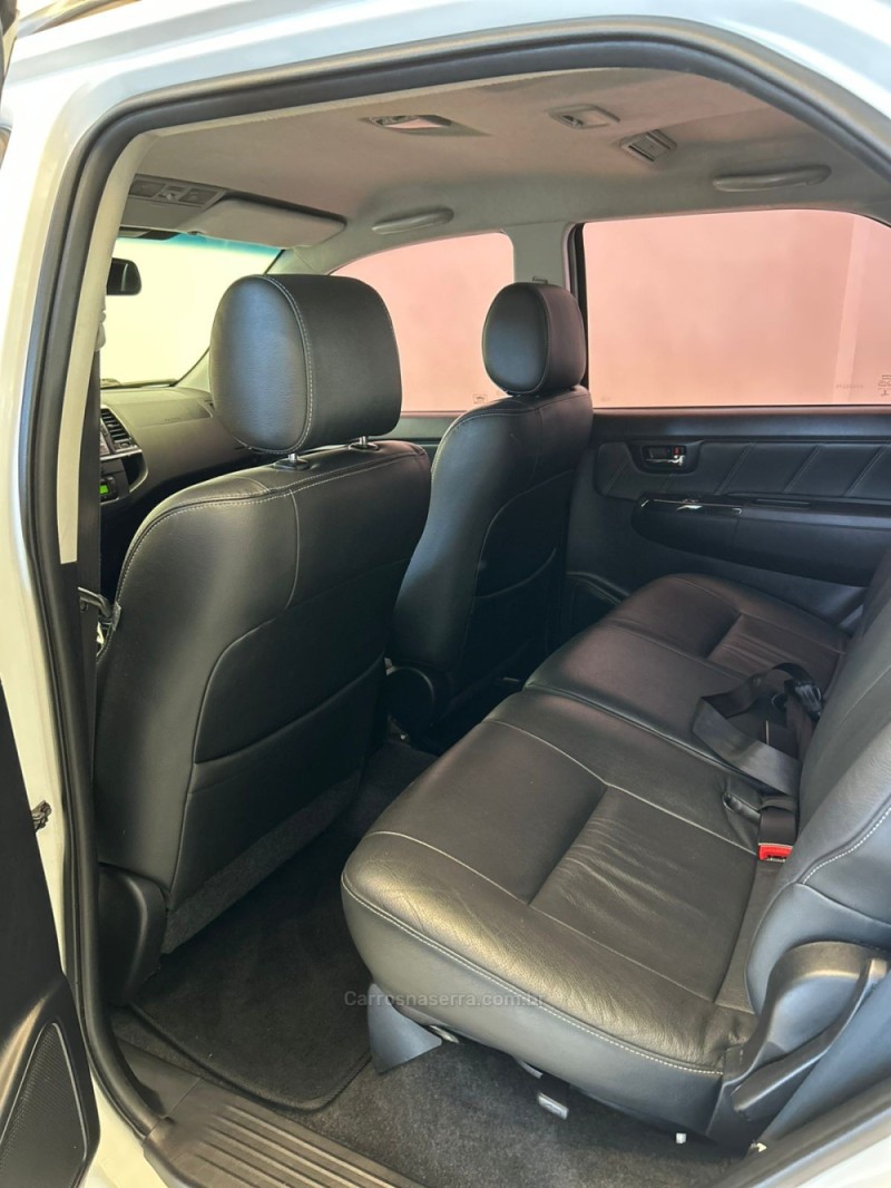 HILUX SW4 3.0 SRV 4X4 7 LUGARES 16V TURBO INTERCOOLER DIESEL 4P AUTOMÁTICO - 2015 - NOVO HAMBURGO