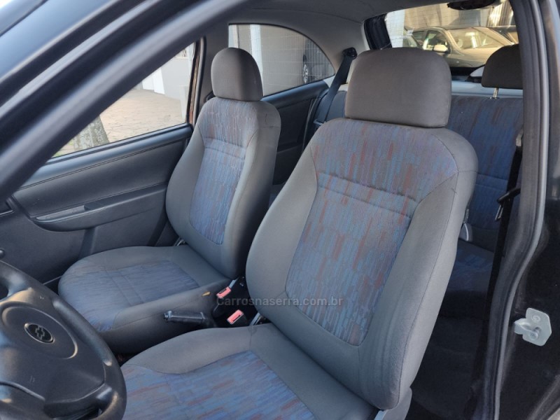 CELTA 1.0 MPFI LIFE 8V FLEX 4P MANUAL - 2011 - VACARIA