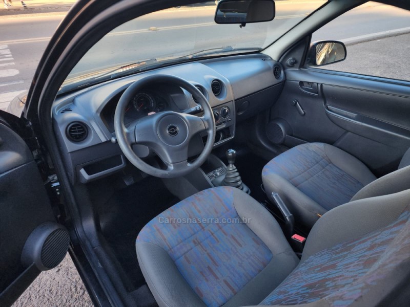 CELTA 1.0 MPFI LIFE 8V FLEX 4P MANUAL - 2011 - VACARIA