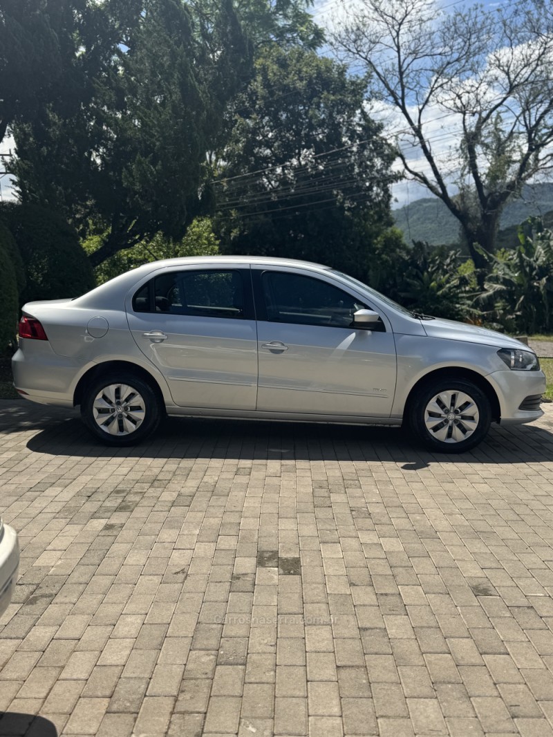 VOYAGE 1.6 MI TREND 8V FLEX 4P MANUAL - 2014 - ENCANTADO