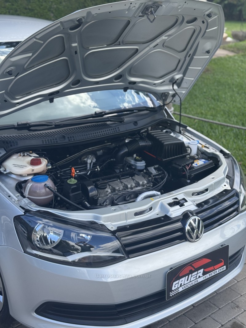 VOYAGE 1.6 MI TREND 8V FLEX 4P MANUAL - 2014 - ENCANTADO