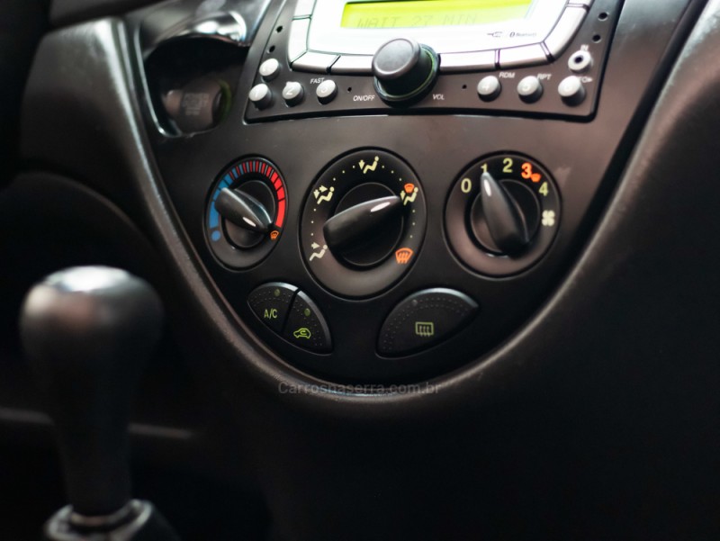 FOCUS 1.6 GL 8V GASOLINA 4P MANUAL - 2004 - CAXIAS DO SUL