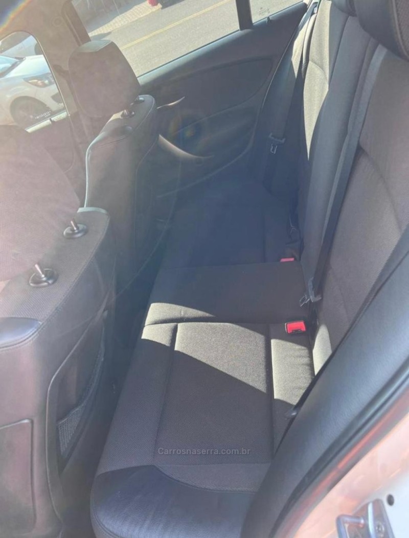 118I 2.0 UE71 16V GASOLINA 4P AUTOMÁTICO - 2011 - CAMPO BOM
