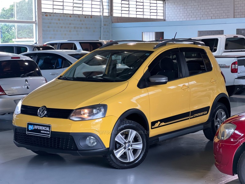 VOLKSWAGEN - CROSSFOX - 2011/2012 - Amarela - R$ 41.900,00