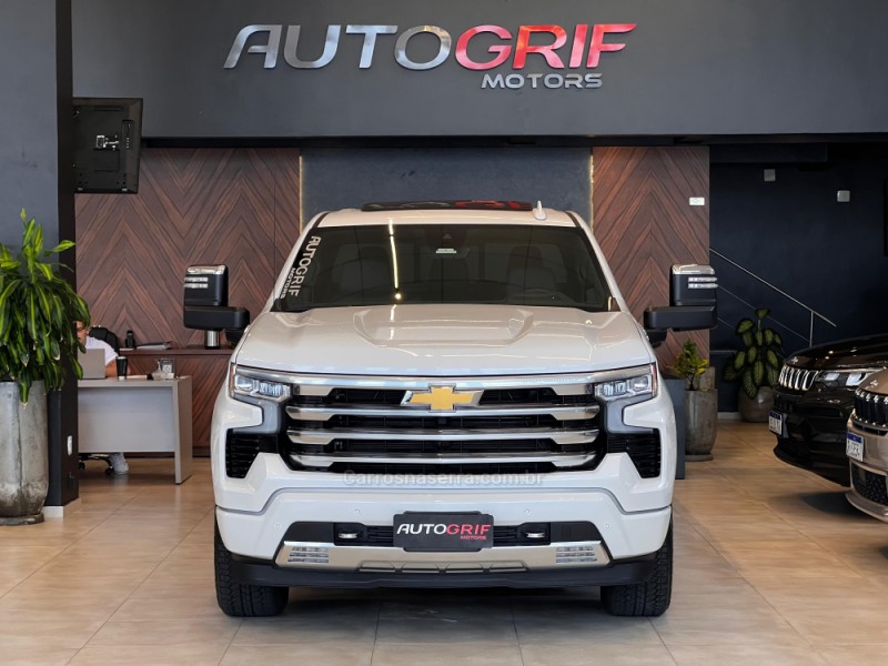 SILVERADO 5.3 1500 HIGH 4X4 COUNTRY GASOLINA 4X4 AUTOMÁTICO - 2024 - CAMPO BOM