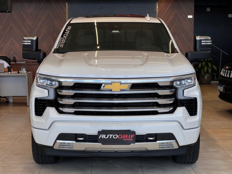 SILVERADO 5.3 1500 HIGH 4X4 COUNTRY GASOLINA 4X4 AUTOMÁTICO - 2024 - CAMPO BOM