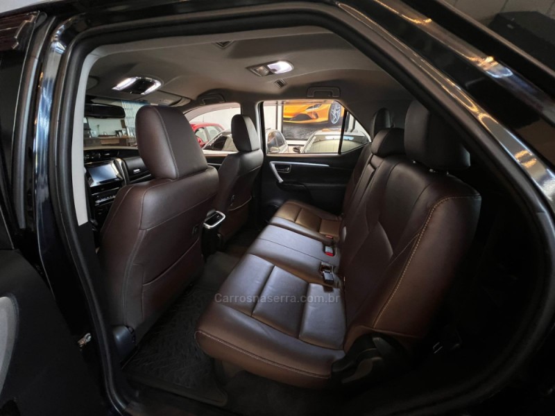 HILUX SW4 2.8 SRX 4X4 7 LUGARES 16V TURBO INTERCOOLER DIESEL 4P AUTOMÁTICO - 2019 - CAMPO BOM