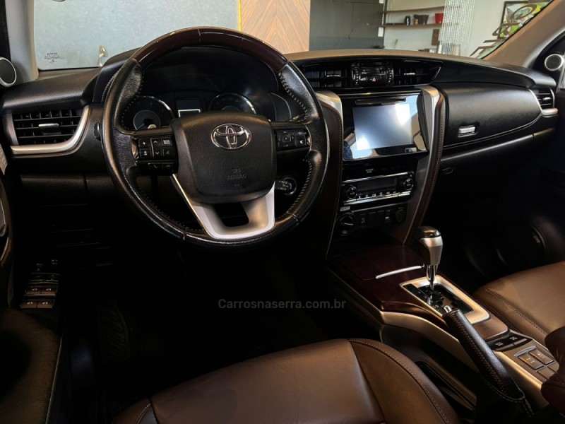 HILUX SW4 2.8 SRX 4X4 7 LUGARES 16V TURBO INTERCOOLER DIESEL 4P AUTOMÁTICO - 2019 - CAMPO BOM