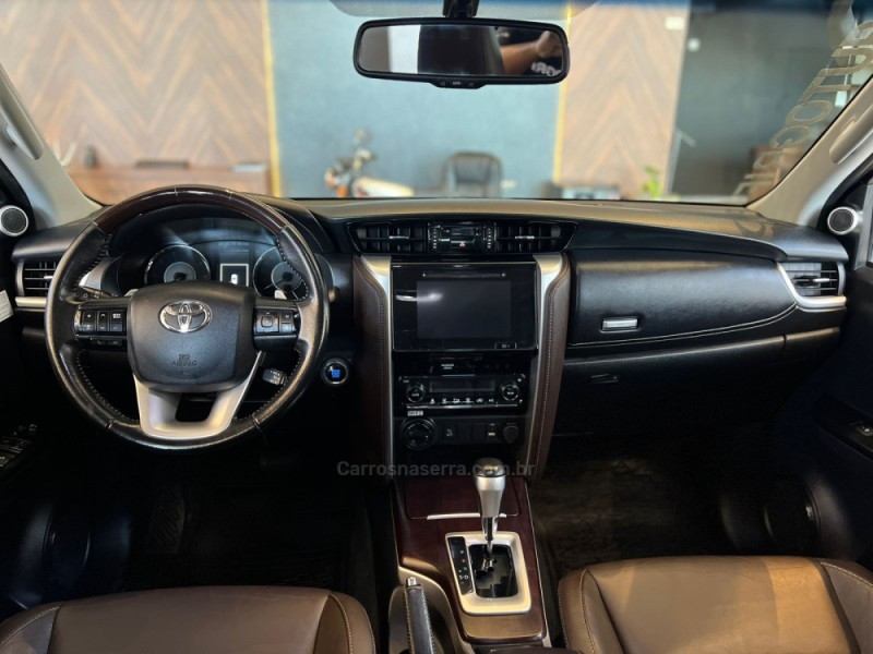 HILUX SW4 2.8 SRX 4X4 7 LUGARES 16V TURBO INTERCOOLER DIESEL 4P AUTOMÁTICO - 2019 - CAMPO BOM