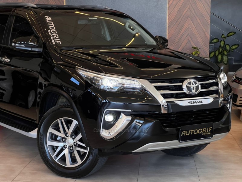 HILUX SW4 2.8 SRX 4X4 7 LUGARES 16V TURBO INTERCOOLER DIESEL 4P AUTOMÁTICO - 2019 - CAMPO BOM