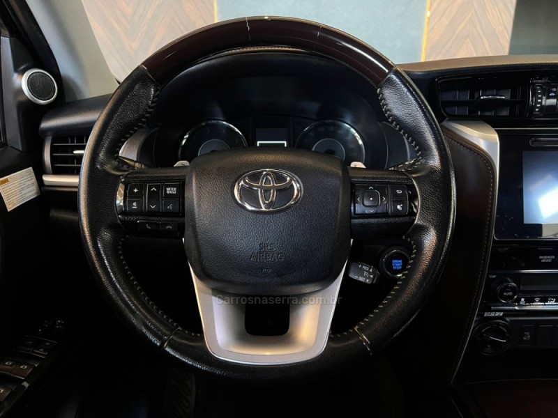 HILUX SW4 2.8 SRX 4X4 7 LUGARES 16V TURBO INTERCOOLER DIESEL 4P AUTOMÁTICO - 2019 - CAMPO BOM