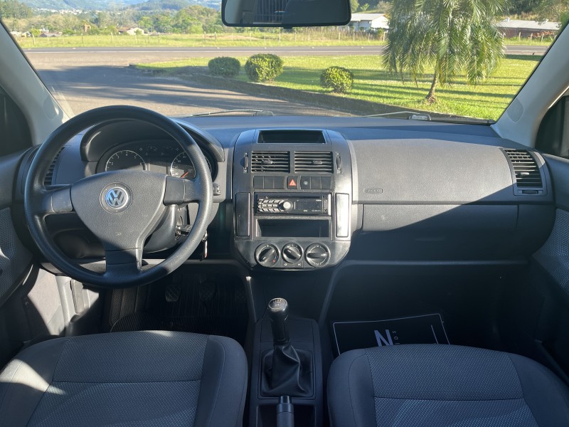 POLO 1.6 MI 8V TOTAL FLEX 4P MANUAL - 2010 - BOM PRINCíPIO