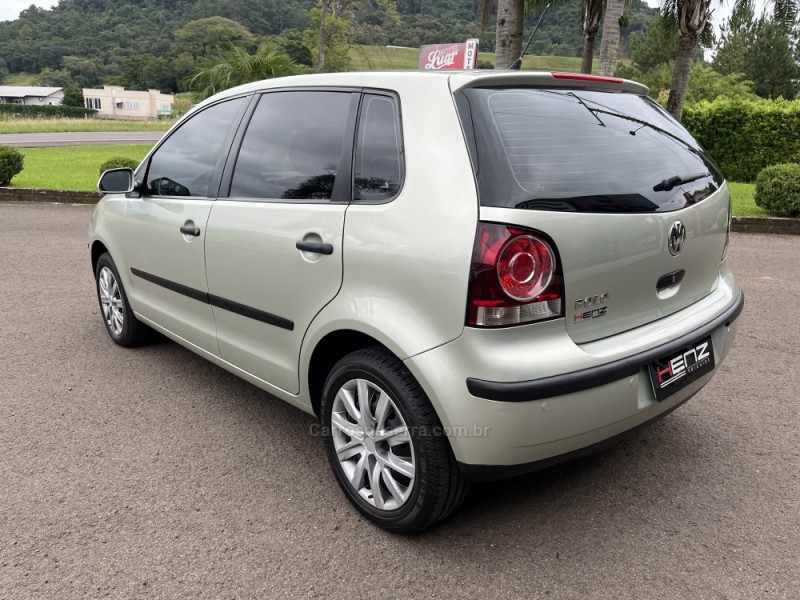 POLO 1.6 MI 8V TOTAL FLEX 4P MANUAL - 2010 - BOM PRINCíPIO