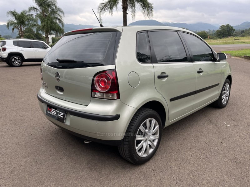 POLO 1.6 MI 8V TOTAL FLEX 4P MANUAL - 2010 - BOM PRINCíPIO