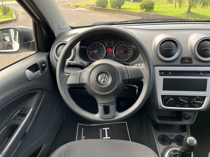 VOYAGE 1.0 MI TRENDLINE 8V FLEX 4P MANUAL - 2015 - BOM PRINCíPIO