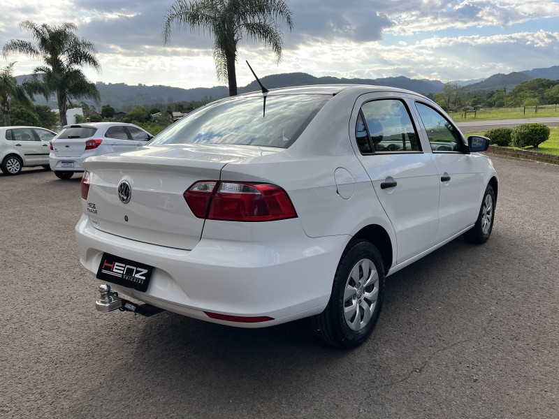 VOYAGE 1.0 MI TRENDLINE 8V FLEX 4P MANUAL - 2015 - BOM PRINCíPIO