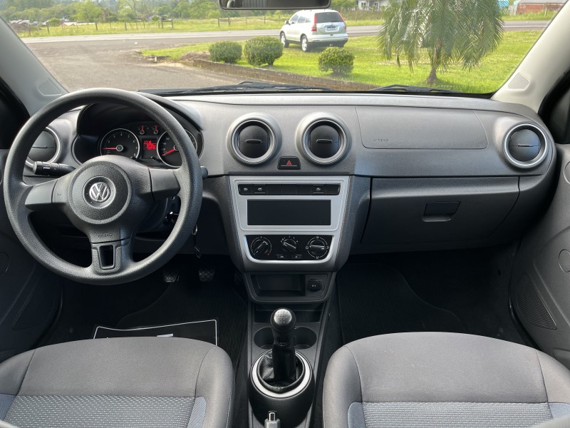 VOYAGE 1.0 MI TRENDLINE 8V FLEX 4P MANUAL - 2015 - BOM PRINCíPIO