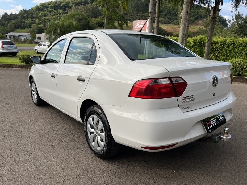 VOYAGE 1.0 MI TRENDLINE 8V FLEX 4P MANUAL - 2015 - BOM PRINCíPIO