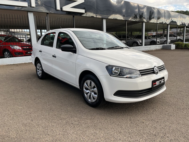 VOYAGE 1.0 MI TRENDLINE 8V FLEX 4P MANUAL - 2015 - BOM PRINCíPIO