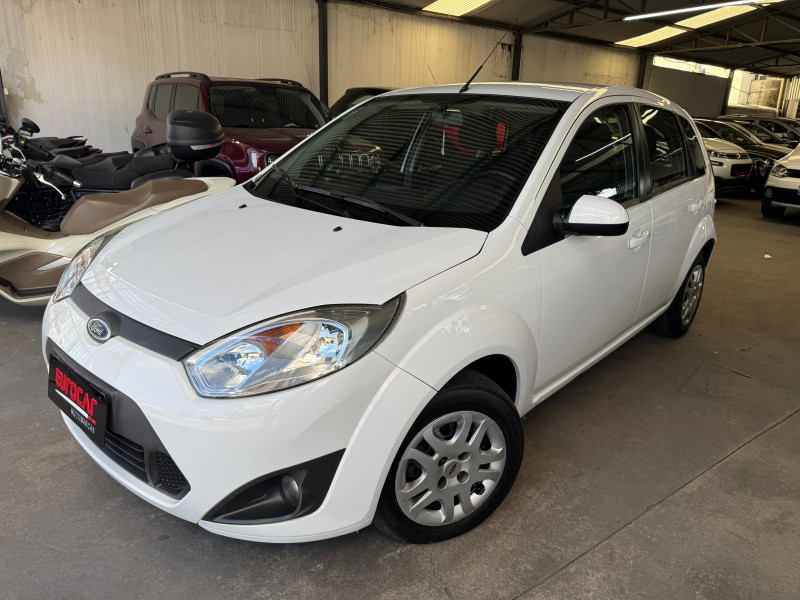 FORD - FIESTA - 2012/2013 - Branca - R$ 35.900,00