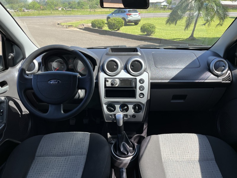 FIESTA 1.6 MPI SEDAN 8V FLEX 4P MANUAL - 2013 - BOM PRINCíPIO